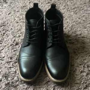 Perry Ellis Chelsea boots